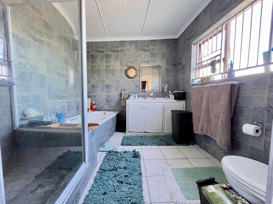 3 Bedroom Property for Sale in Sunnyridge Eastern Cape